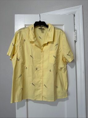 Y2K Yellow Short-Sleeve Button-Up Shirt with Subtle Floral Embroidery